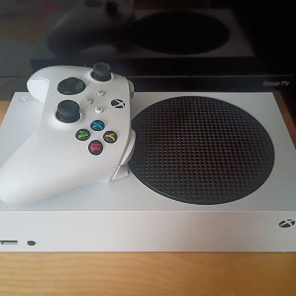 Series S Console with White Controller